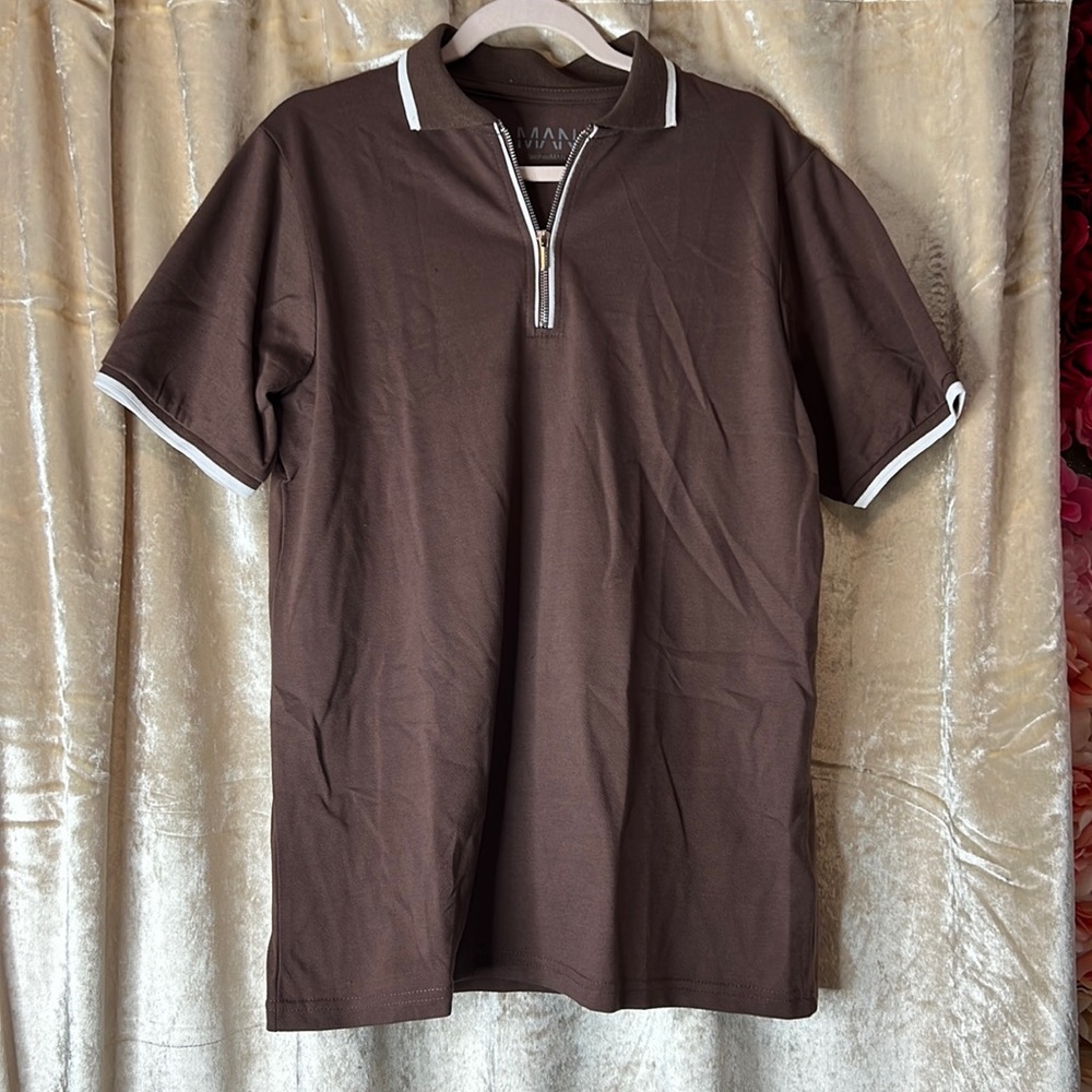 Brown fitted men’s polo